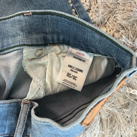 Embellished Express Jeans - Picture 3 of 5